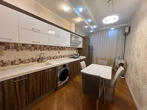 Kirayə verilir 2 otaqlı mənzil 95 m²