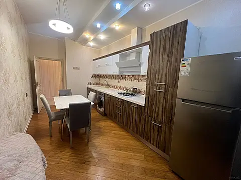 Kirayə verilir 2 otaqlı mənzil 95 m²