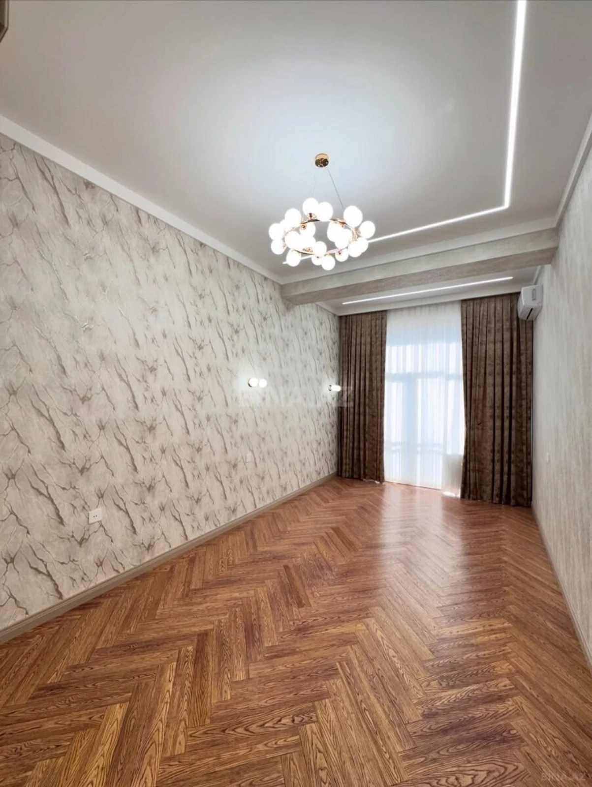 Satılır 4 otaqlı mənzil 195 m²