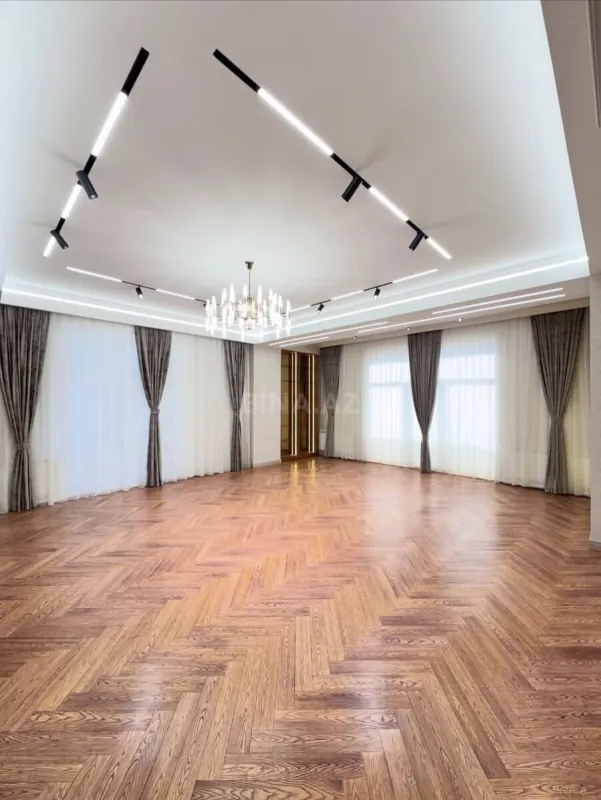 Satılır 4 otaqlı mənzil 195 m²