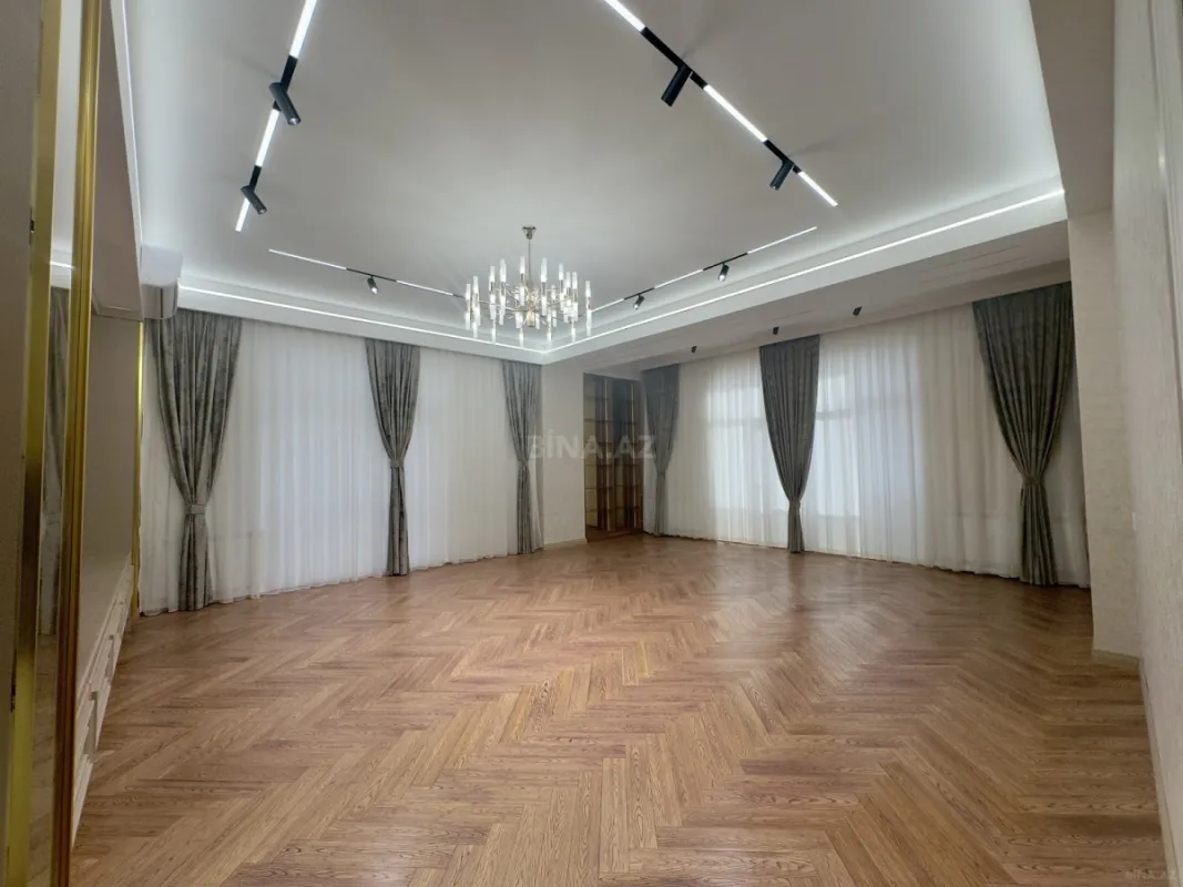 Satılır 4 otaqlı mənzil 195 m²