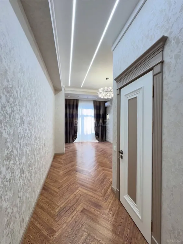 Satılır 4 otaqlı mənzil 195 m²