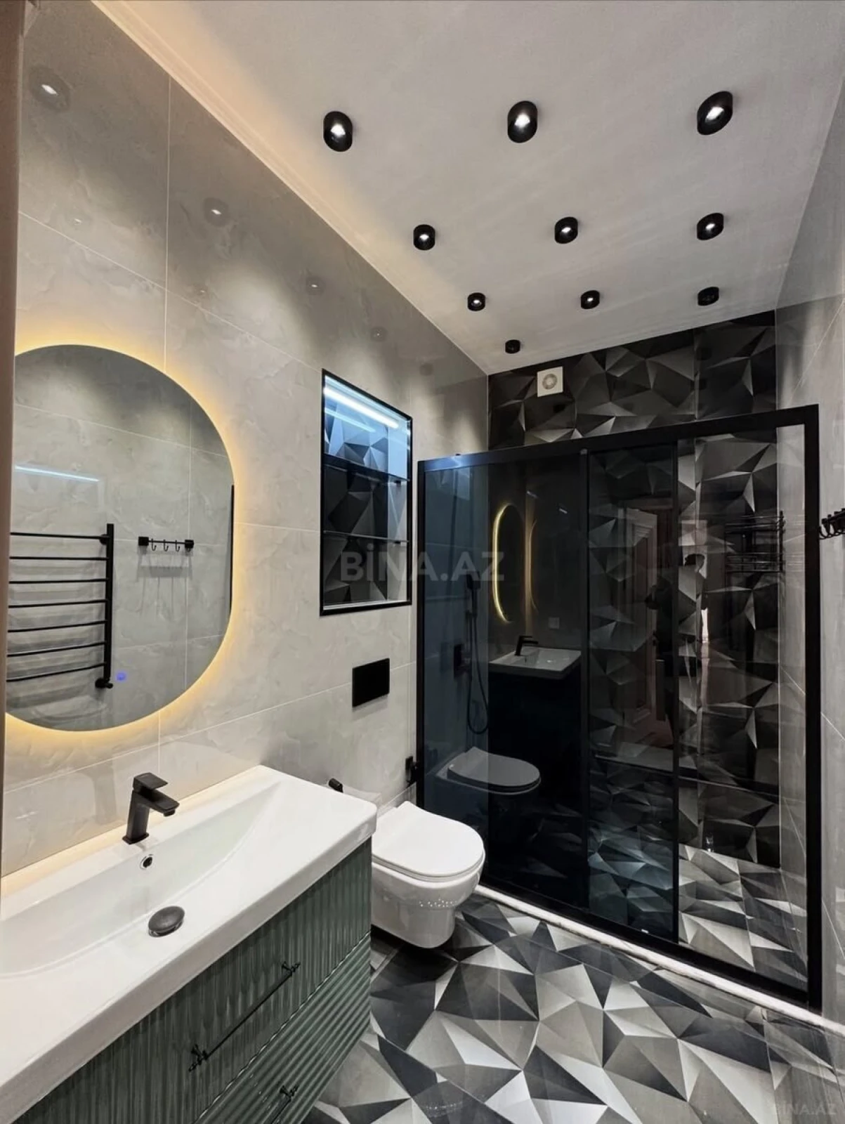 Satılır 4 otaqlı mənzil 195 m²