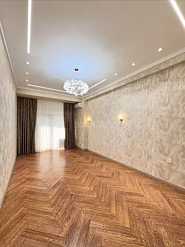 Satılır 4 otaqlı mənzil 195 m²