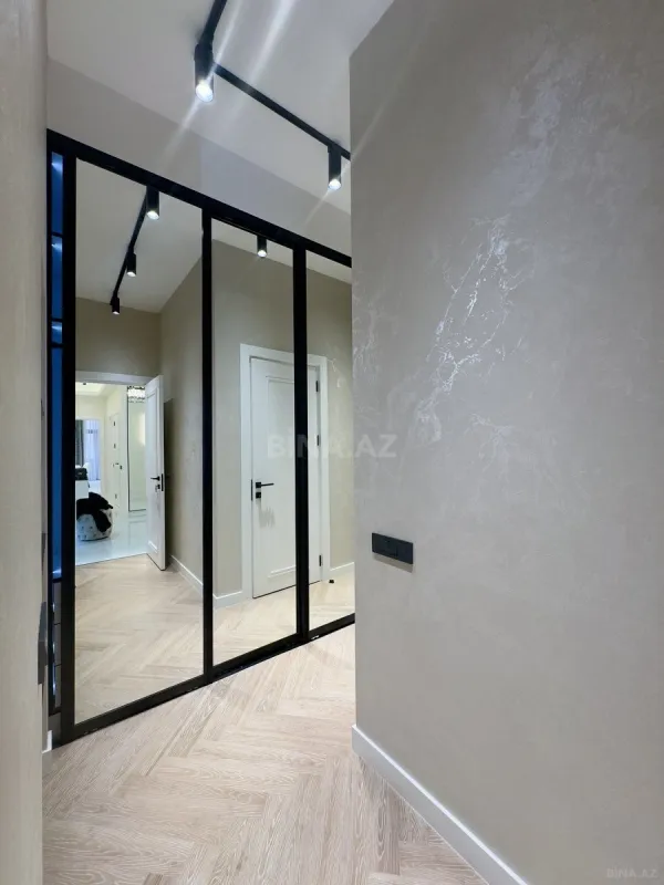 Satılır 4 otaqlı mənzil 195 m²