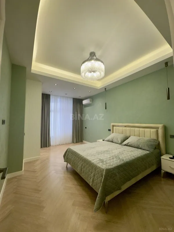 Satılır 4 otaqlı mənzil 195 m²