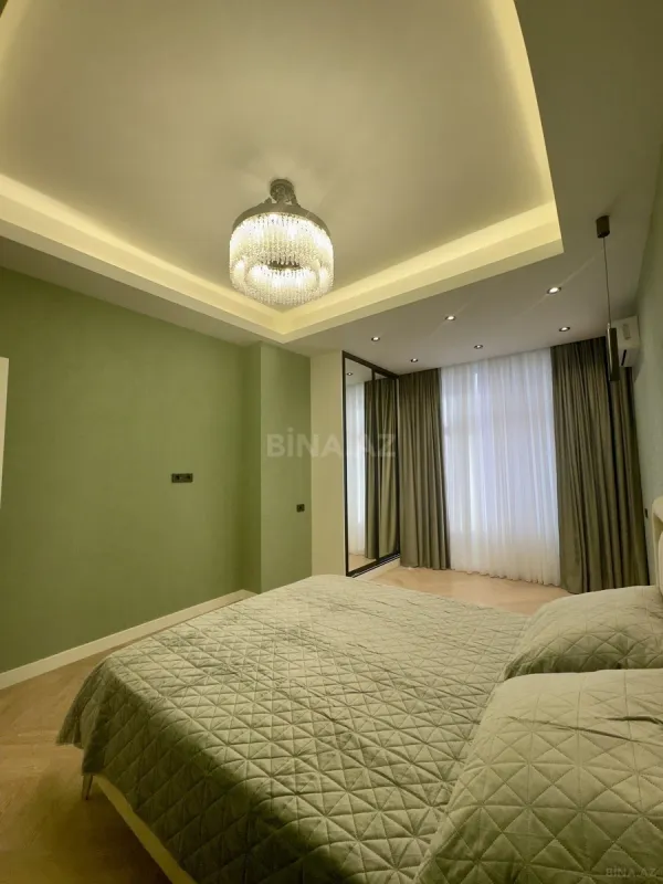 Satılır 4 otaqlı mənzil 195 m²