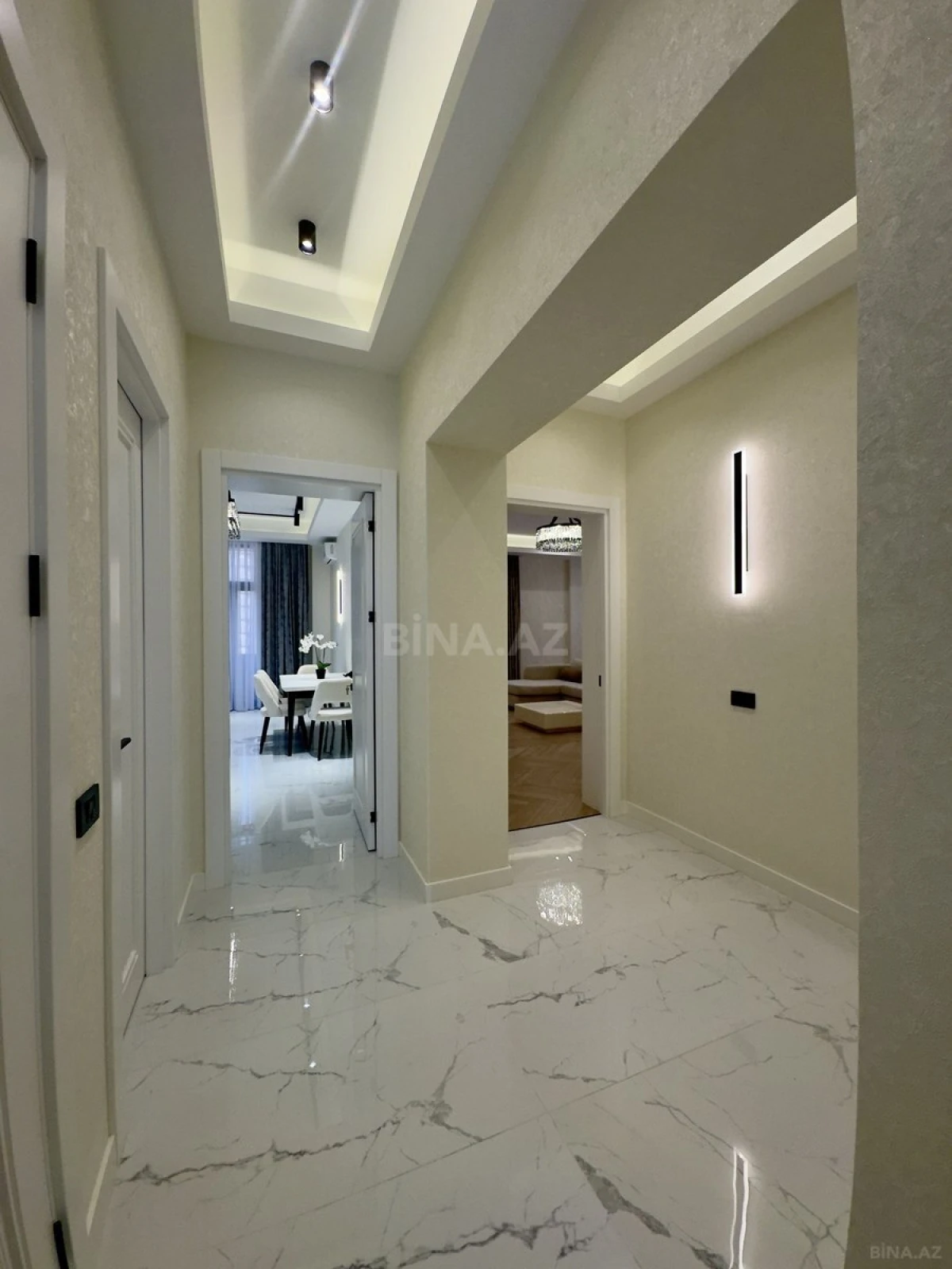 Satılır 4 otaqlı mənzil 195 m²