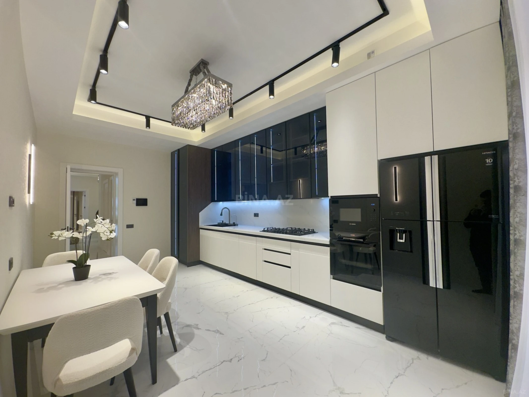 Satılır 4 otaqlı mənzil 195 m²