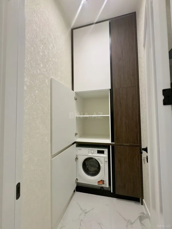 Satılır 4 otaqlı mənzil 195 m²