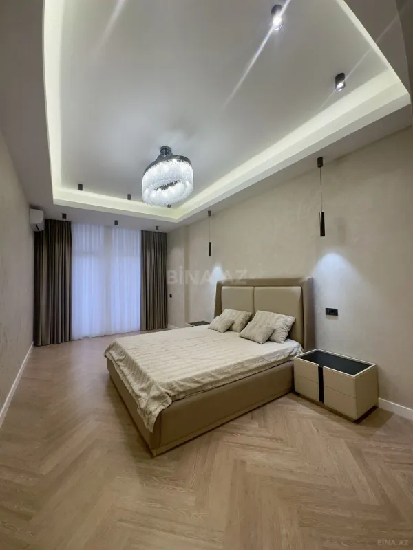 Satılır 4 otaqlı mənzil 195 m²