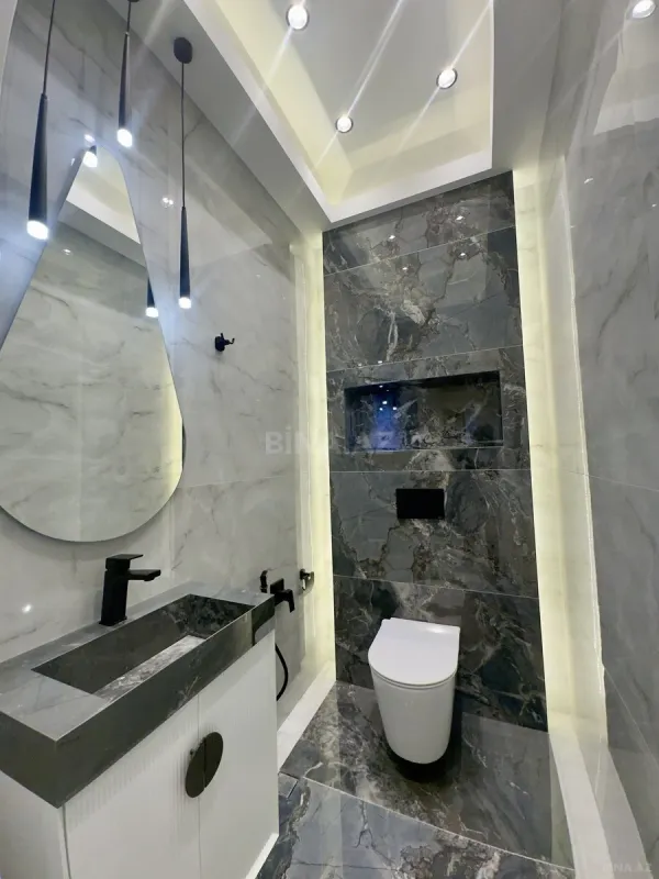 Satılır 4 otaqlı mənzil 195 m²