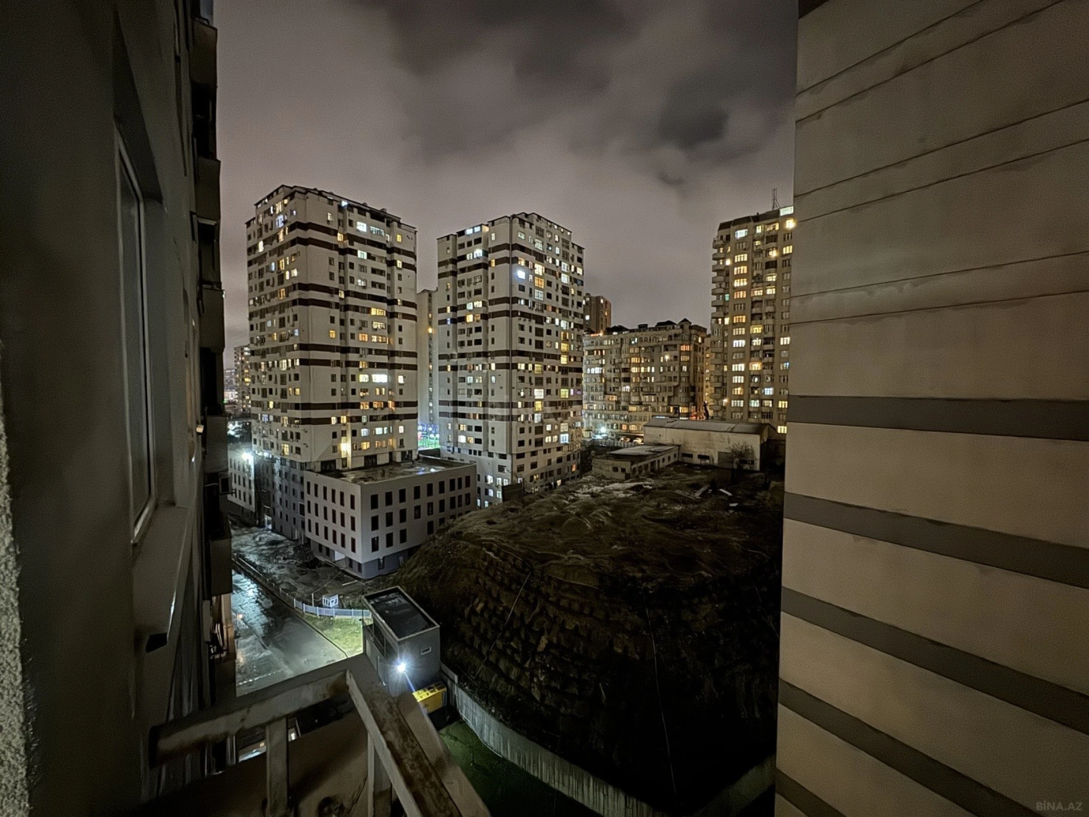 Satılır 2 otaqlı mənzil 72 m²