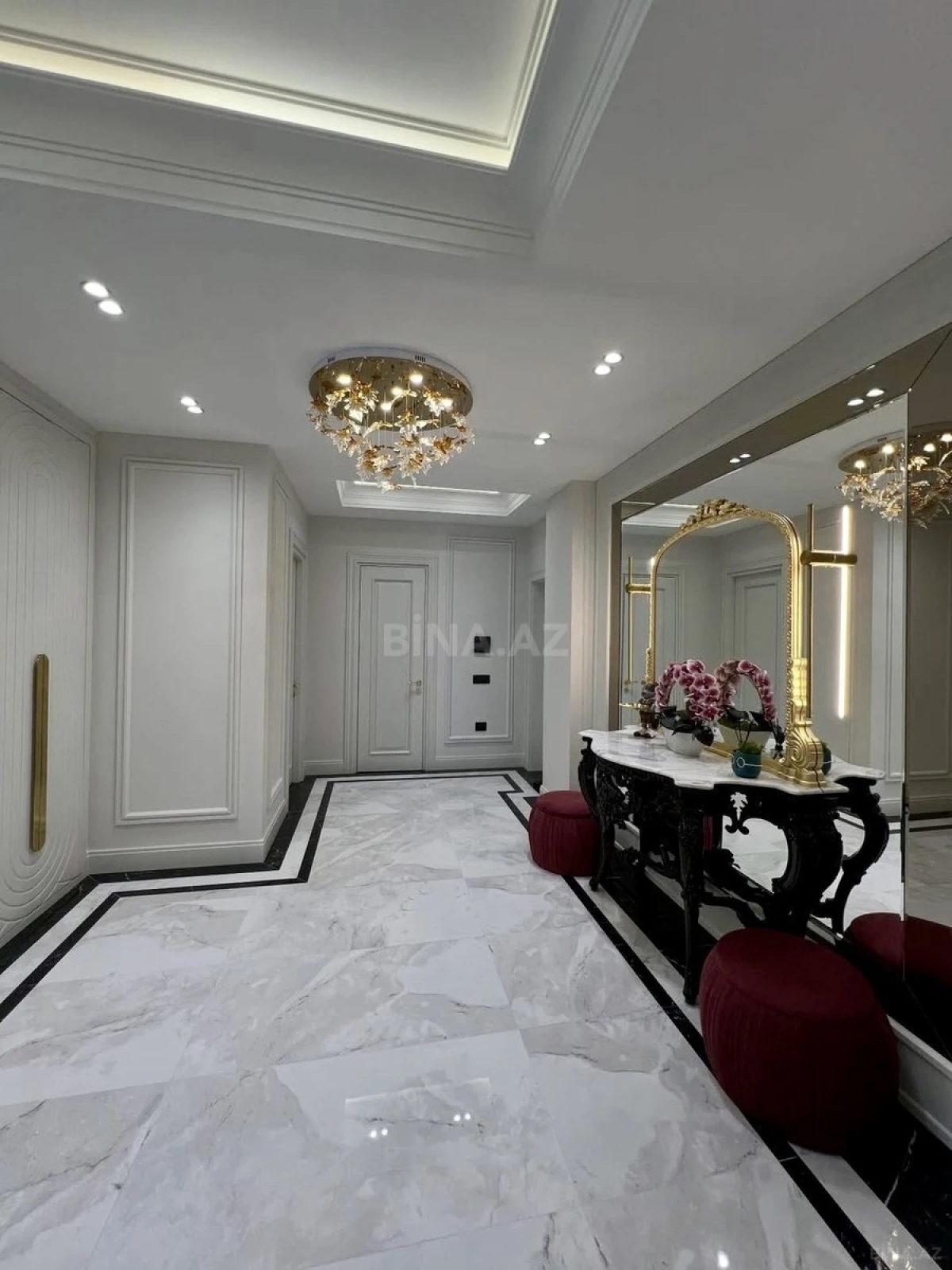 Satılır 3 otaqlı mənzil 123 m²