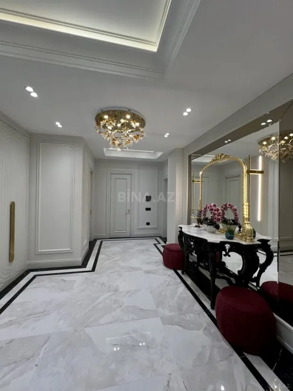 Satılır 3 otaqlı mənzil 123 m²