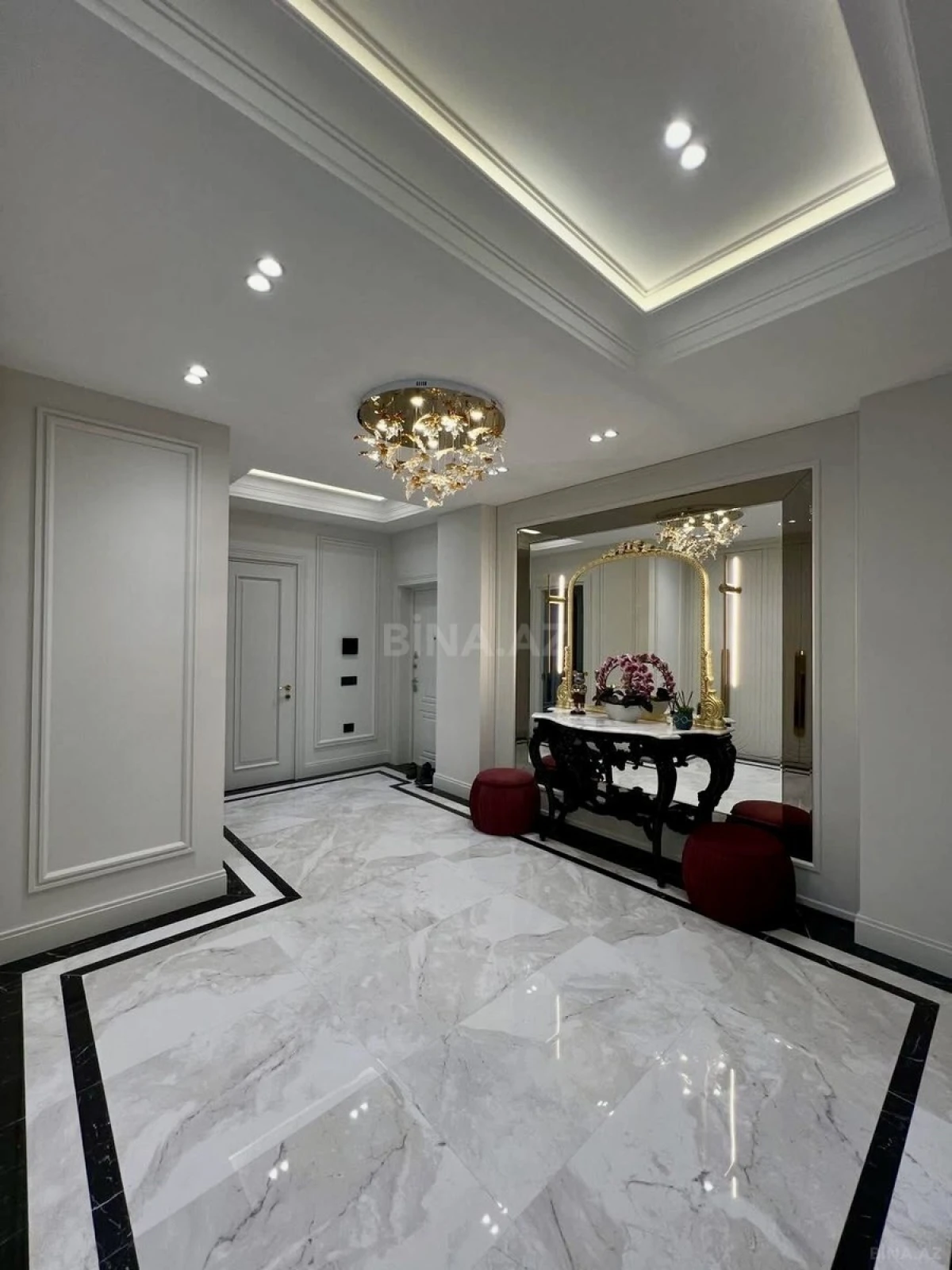 Satılır 3 otaqlı mənzil 123 m²