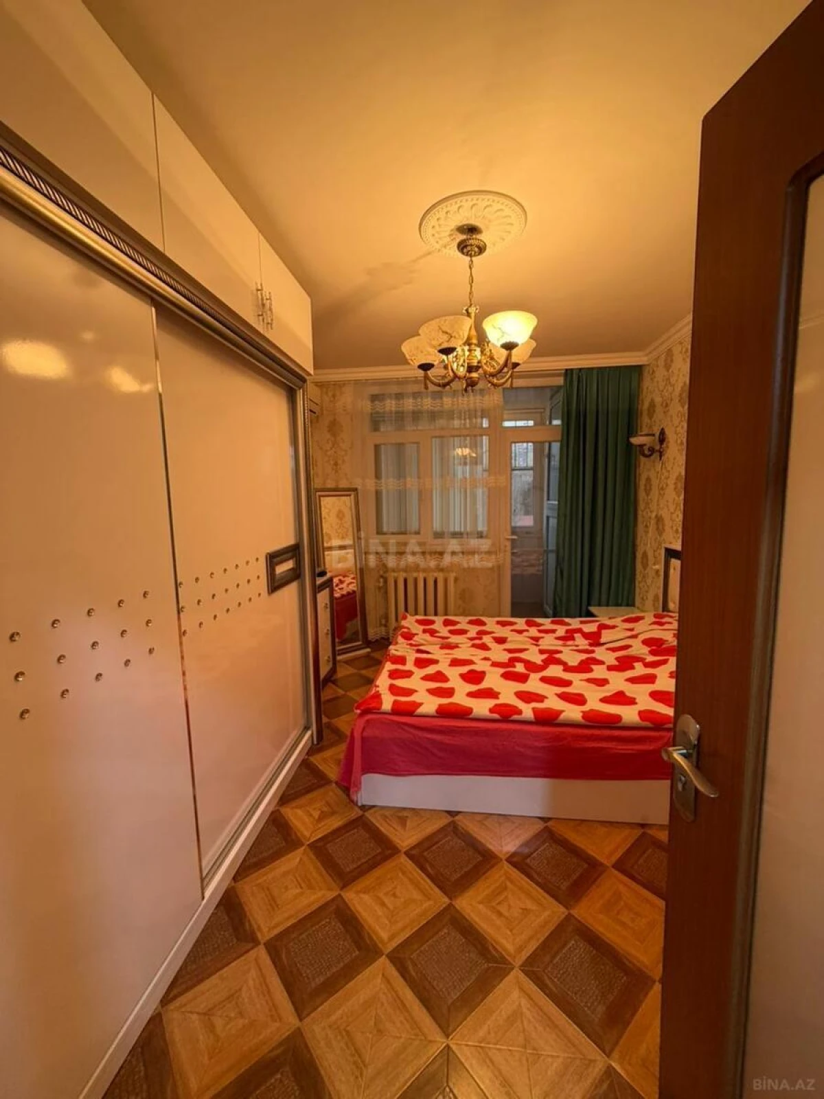 Satılır 4 otaqlı mənzil 80 m²