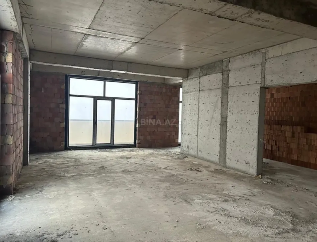 Satılır 4 otaqlı mənzil 143 m²