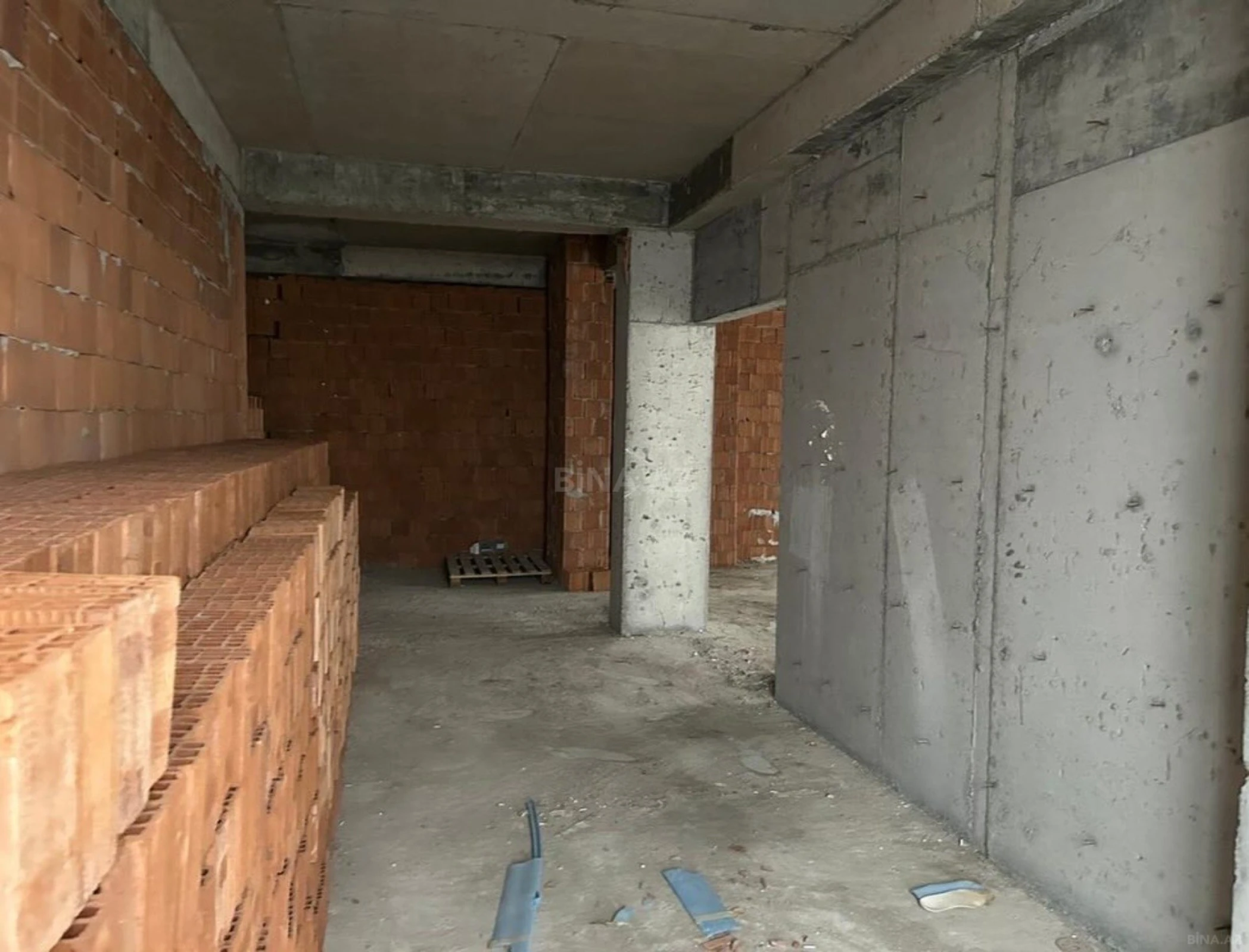 Satılır 4 otaqlı mənzil 143 m²