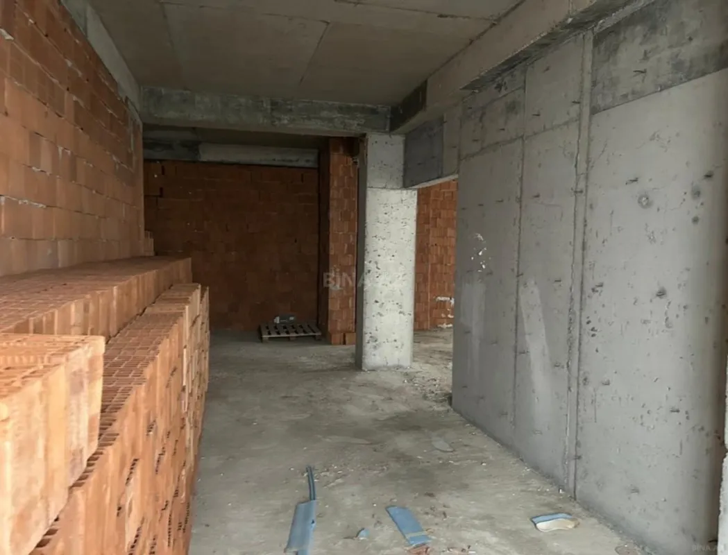 Satılır 4 otaqlı mənzil 143 m²