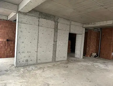 Satılır 4 otaqlı mənzil 143 m²