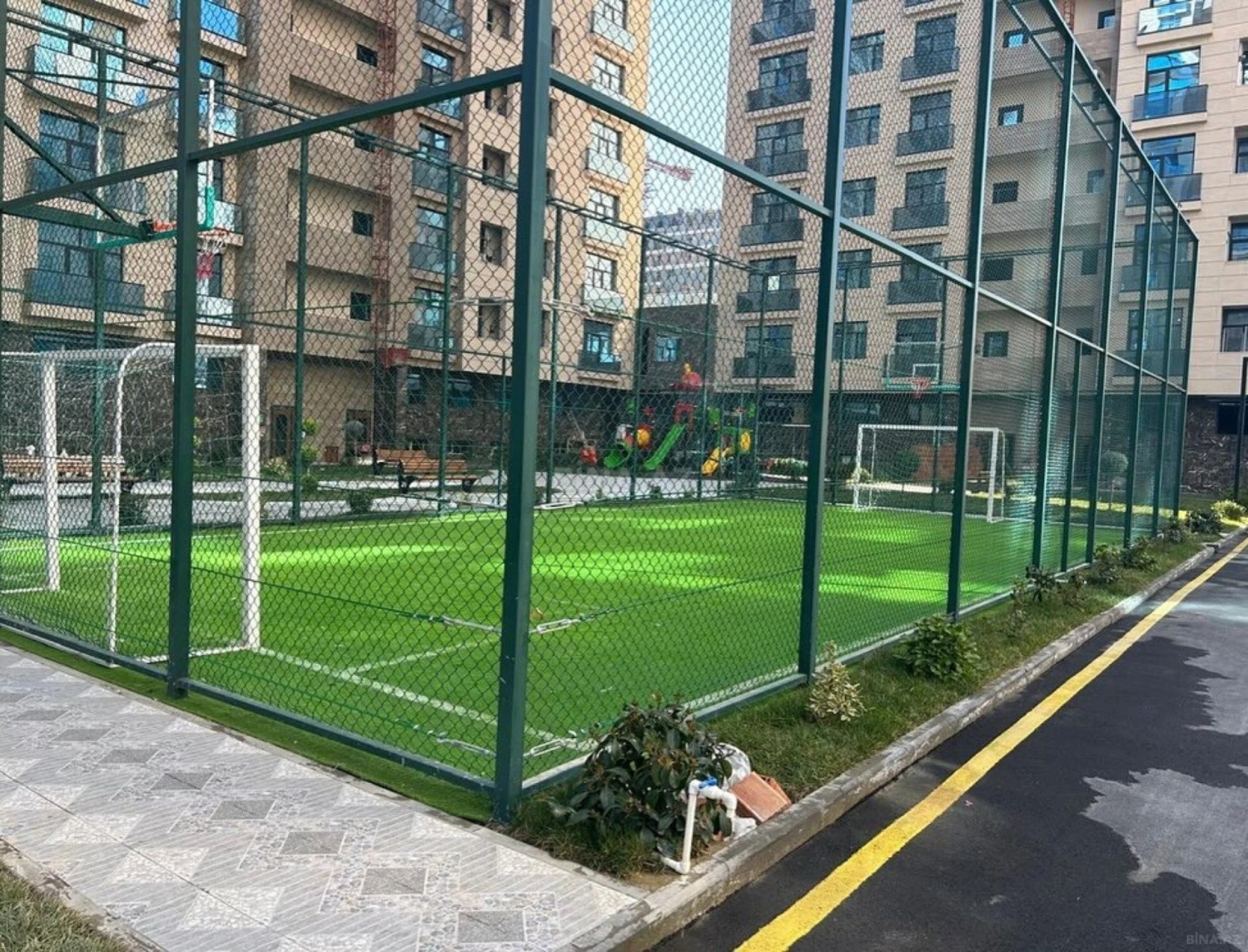 Satılır 4 otaqlı mənzil 143 m²