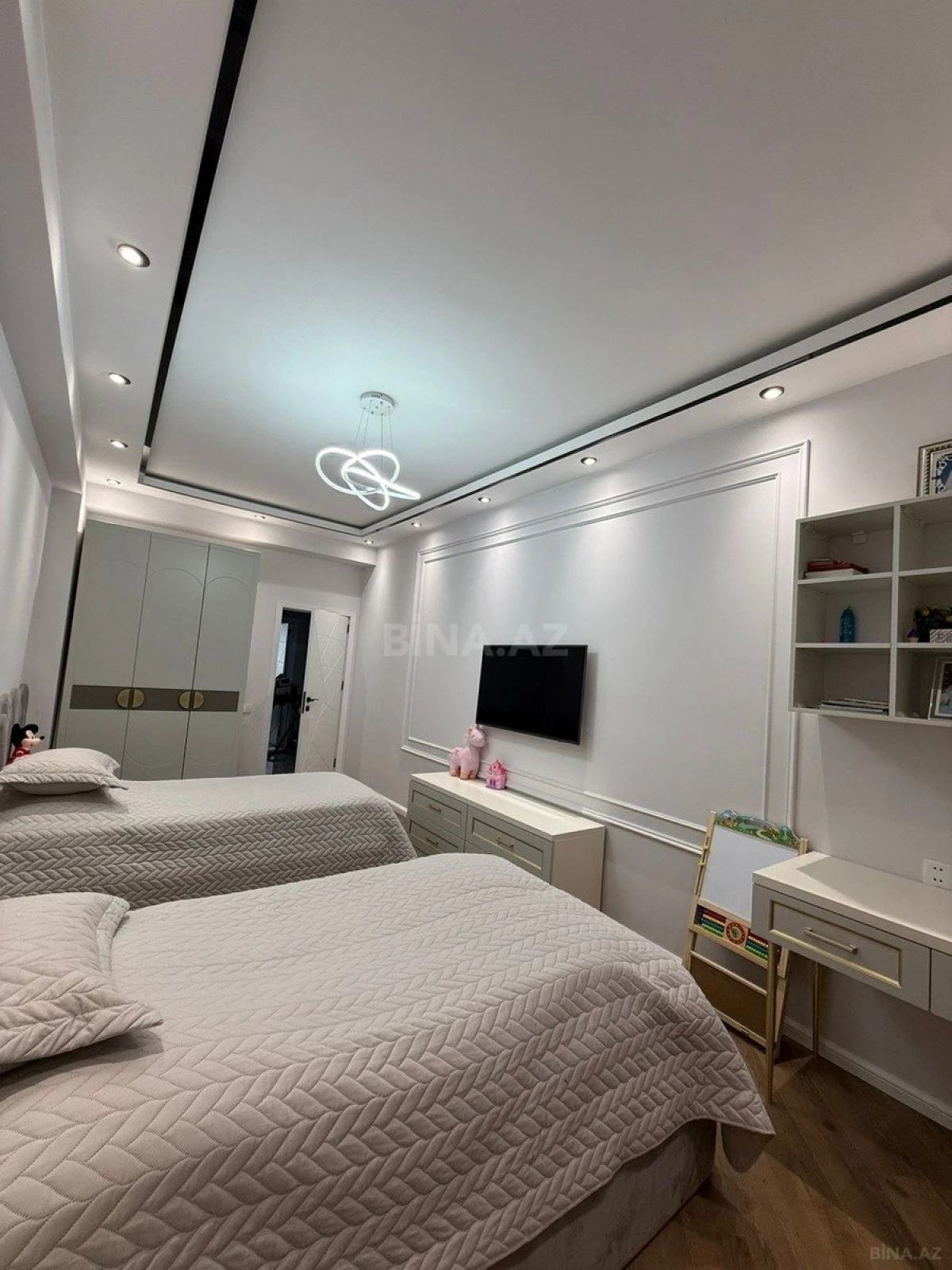 Satılır 3 otaqlı mənzil 118 m²