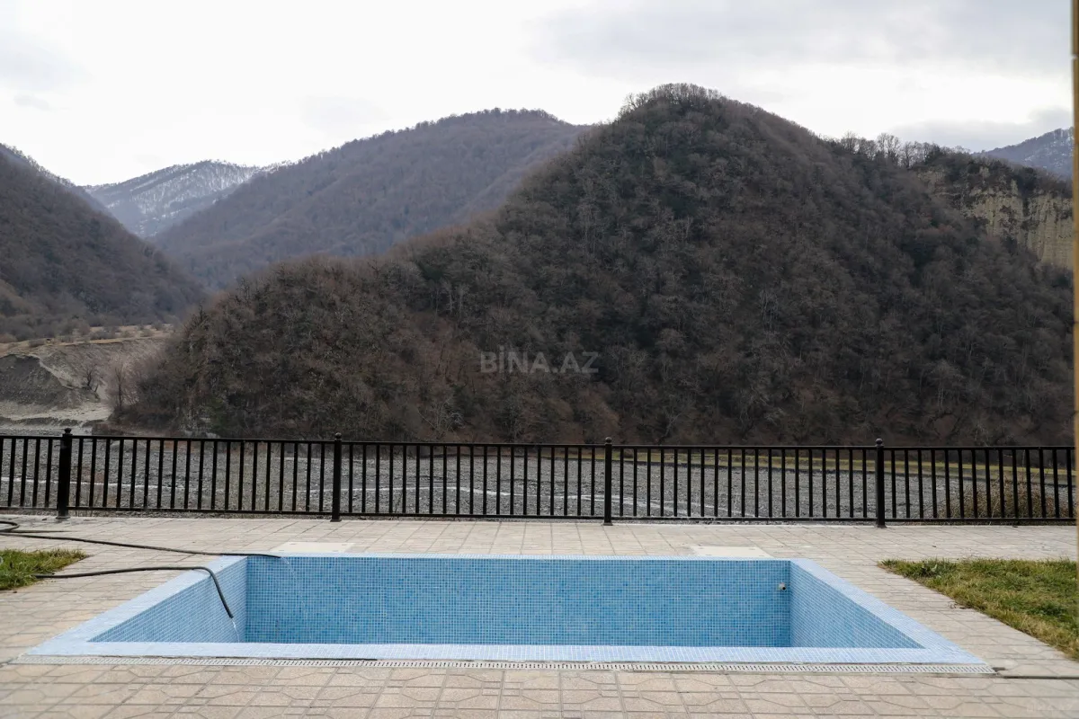 Satılır 6 otaqlı həyət evi 300 m²