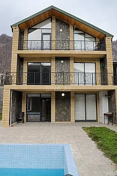 Satılır 6 otaqlı həyət evi 300 m² — Qax 6 otaq 300.00 m²