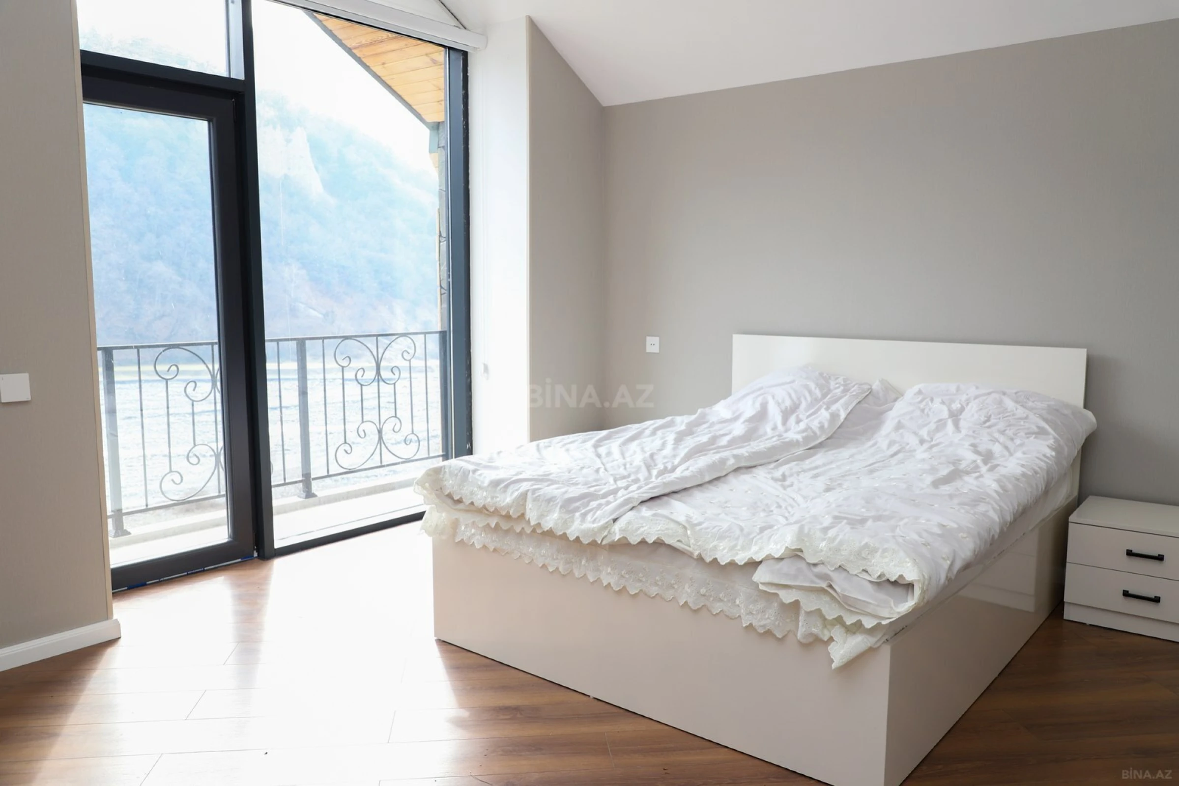 Satılır 6 otaqlı həyət evi 300 m²