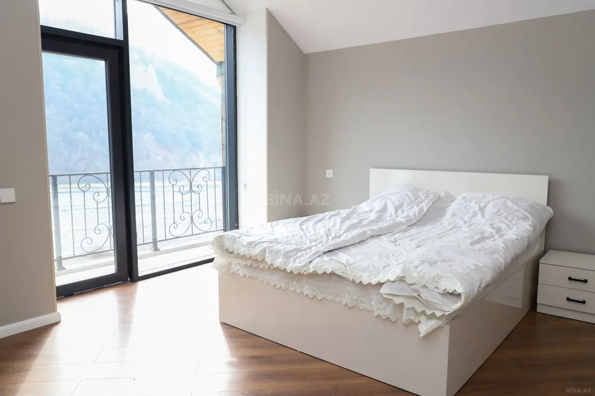 Satılır 6 otaqlı həyət evi 300 m²