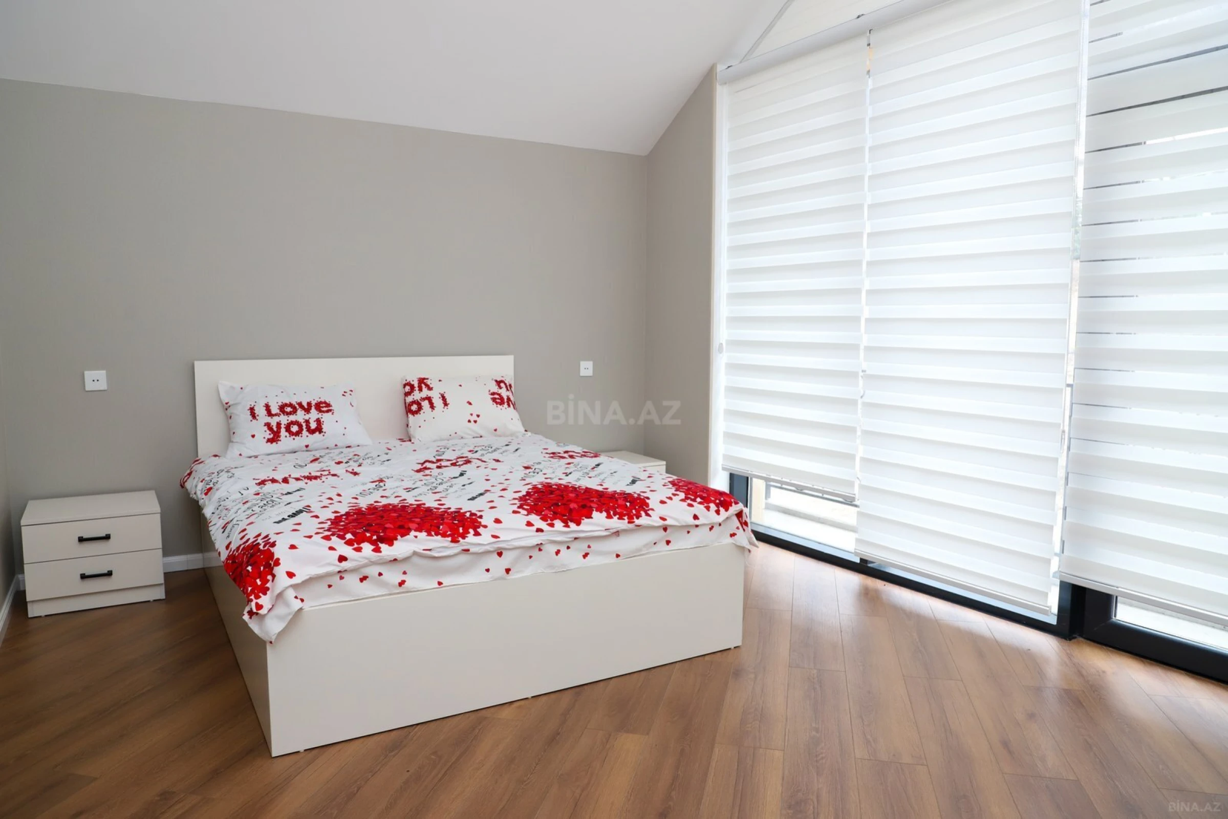 Satılır 6 otaqlı həyət evi 300 m²