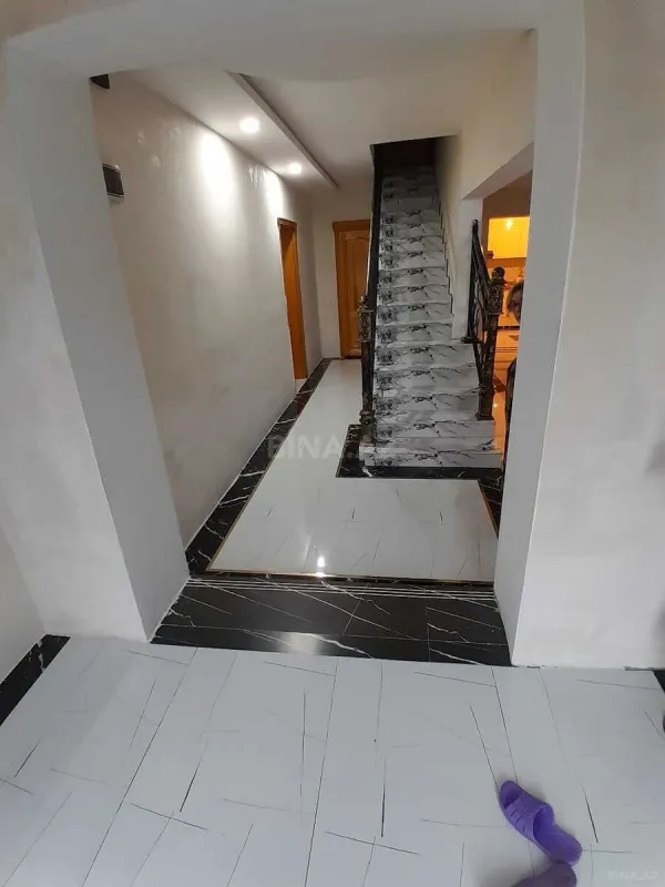 Satılır 6 otaqlı həyət evi 220 m²