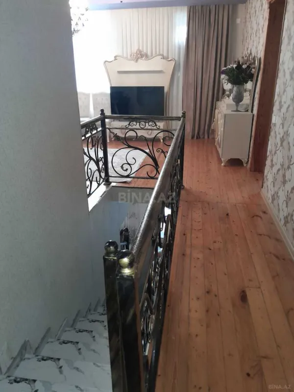 Satılır 6 otaqlı həyət evi 220 m²