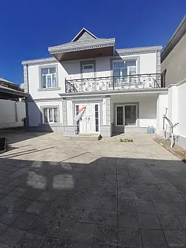 Satılır 6 otaqlı həyət evi 220 m² — Bakı, Badamdar 6 otaq 220.00 m²