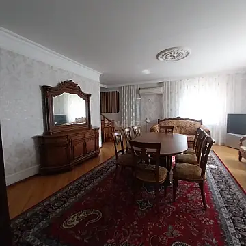 Kirayə verilir 6 otaqlı həyət evi 400 m²