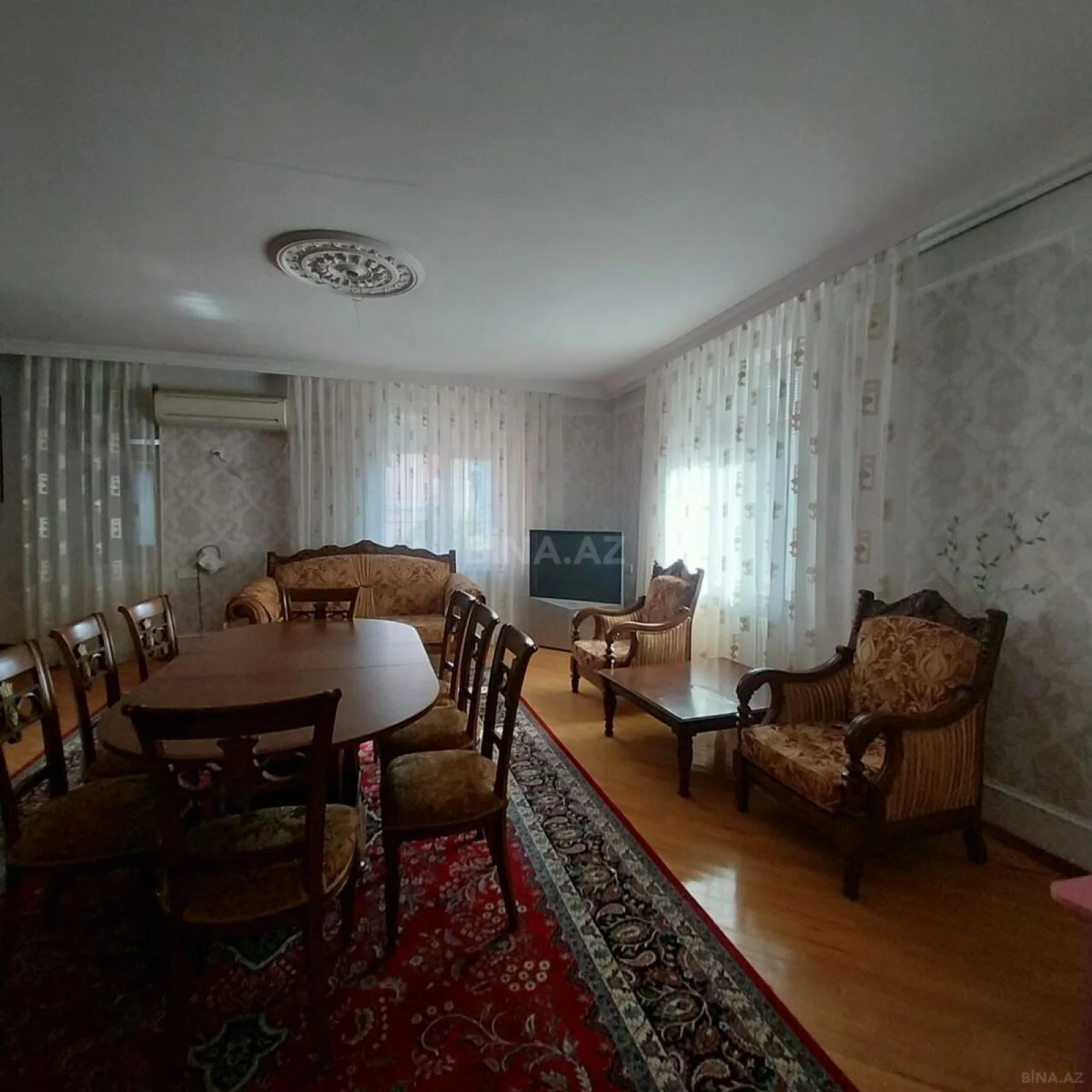 Kirayə verilir 6 otaqlı həyət evi 400 m²