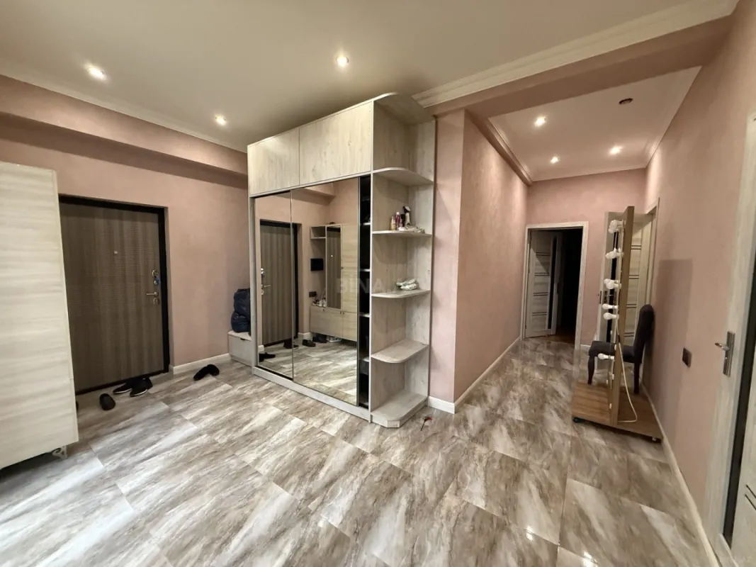 Satılır 2 otaqlı mənzil 96 m²