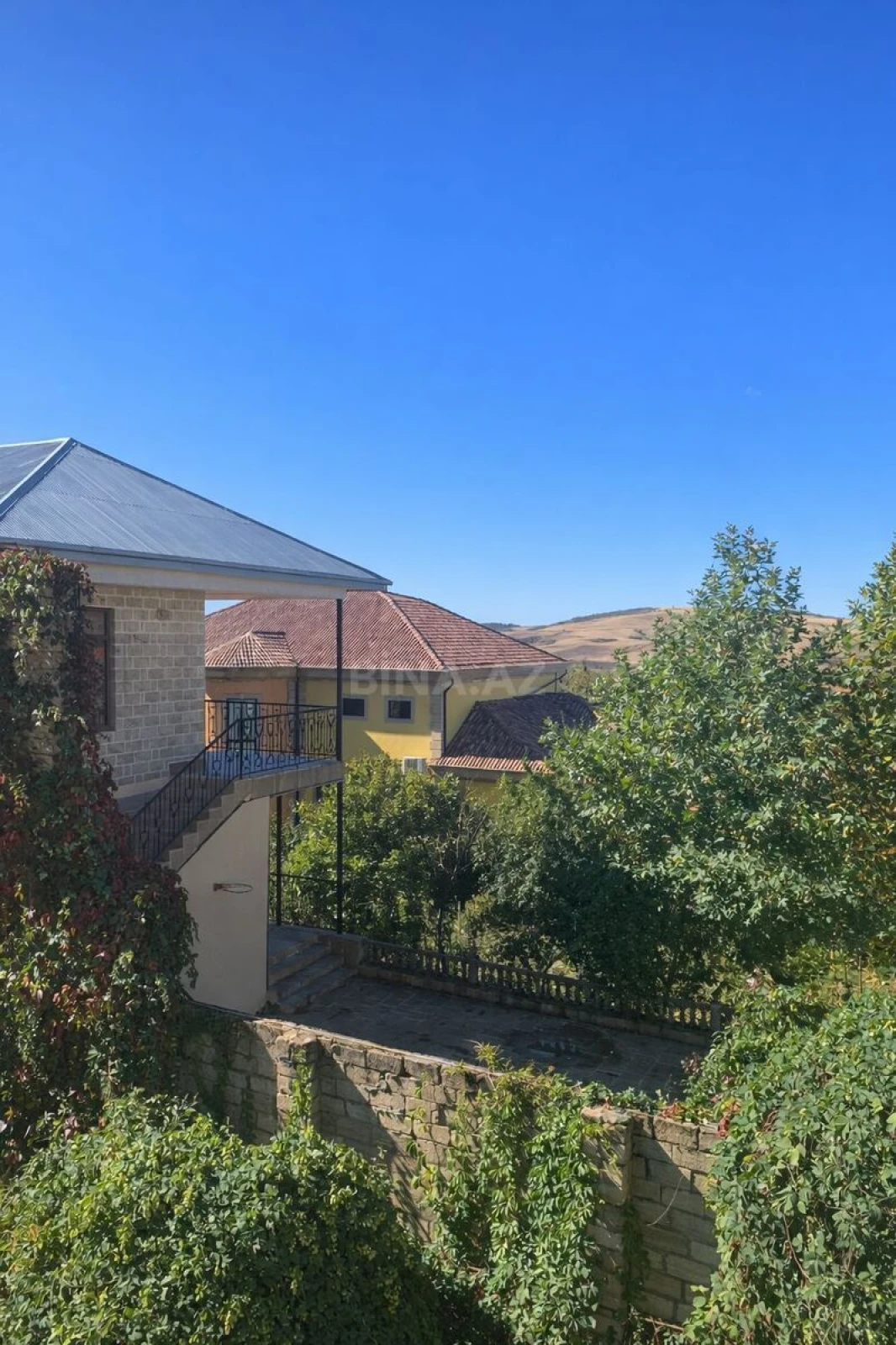 Satılır 7 otaqlı həyət evi 400 m²