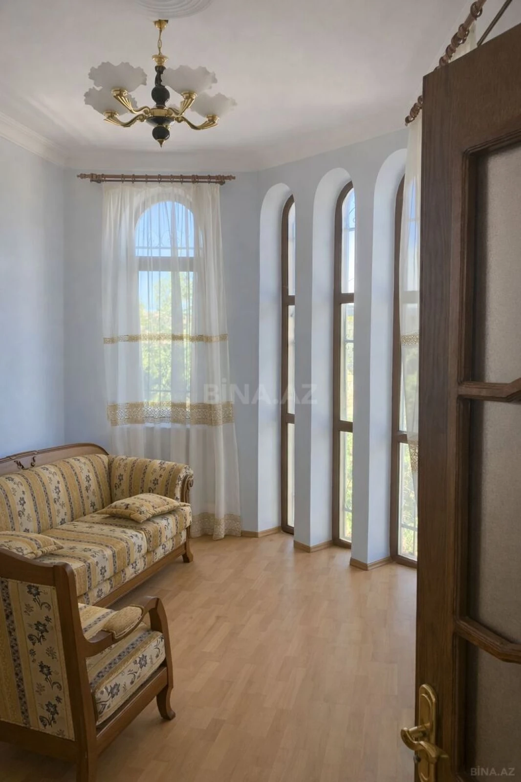 Satılır 7 otaqlı həyət evi 400 m²
