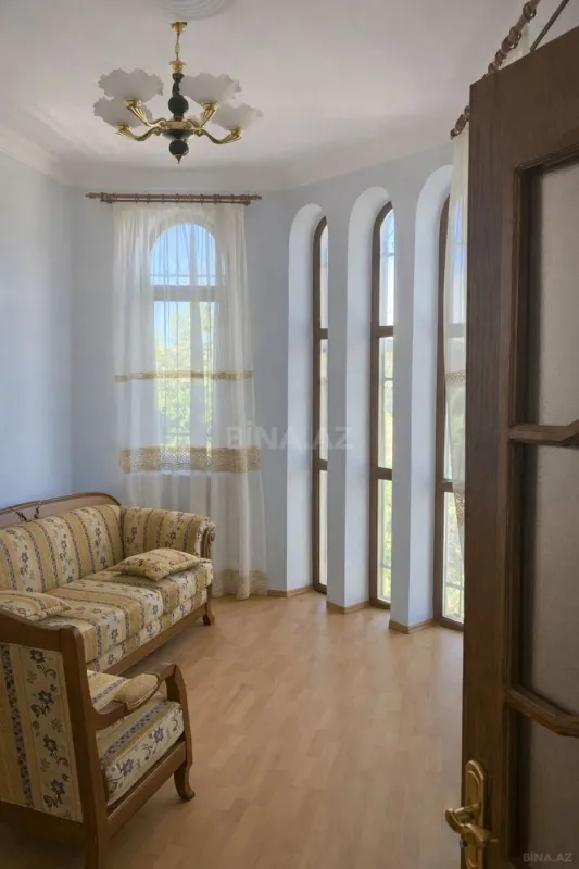 Satılır 7 otaqlı həyət evi 400 m²