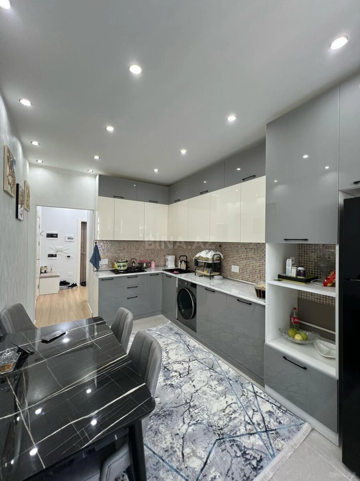 Satılır 2 otaqlı mənzil 83 m²