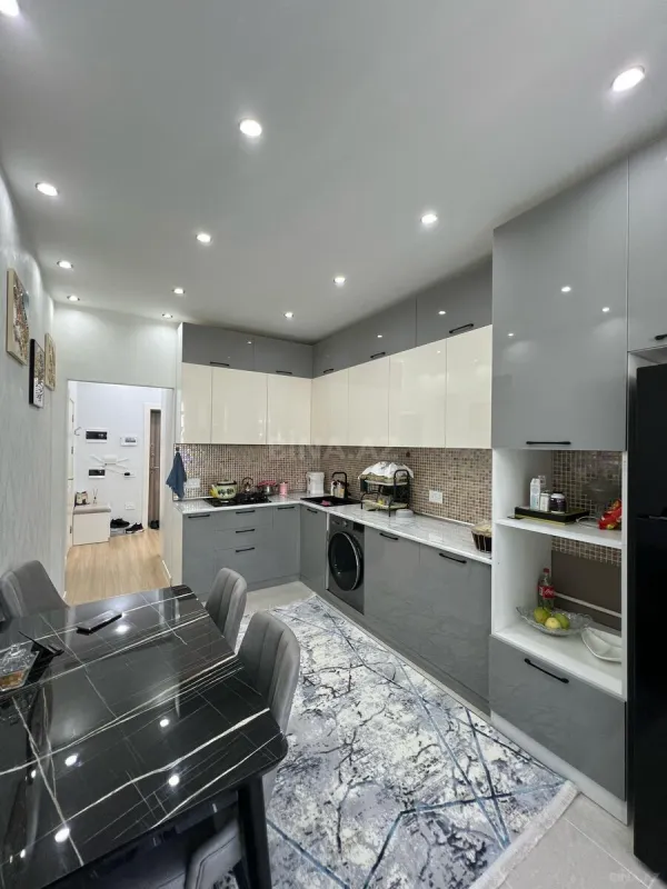 Satılır 2 otaqlı mənzil 83 m²