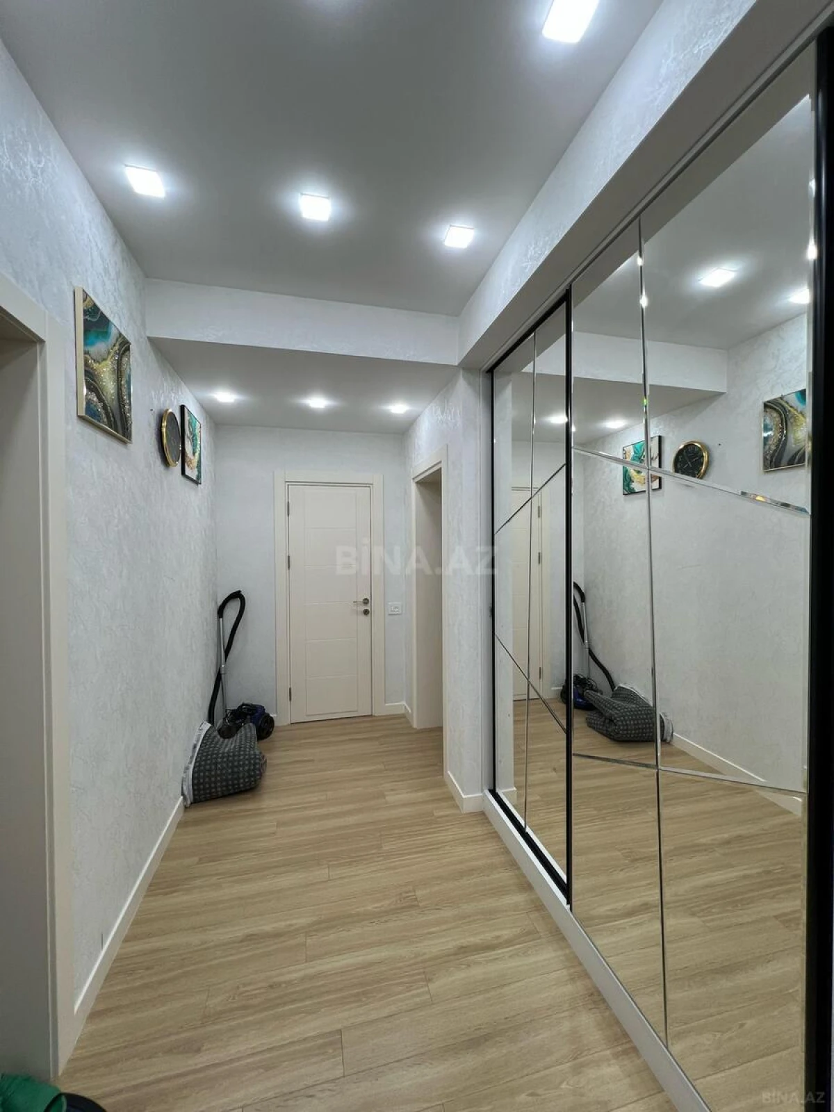 Satılır 2 otaqlı mənzil 83 m²