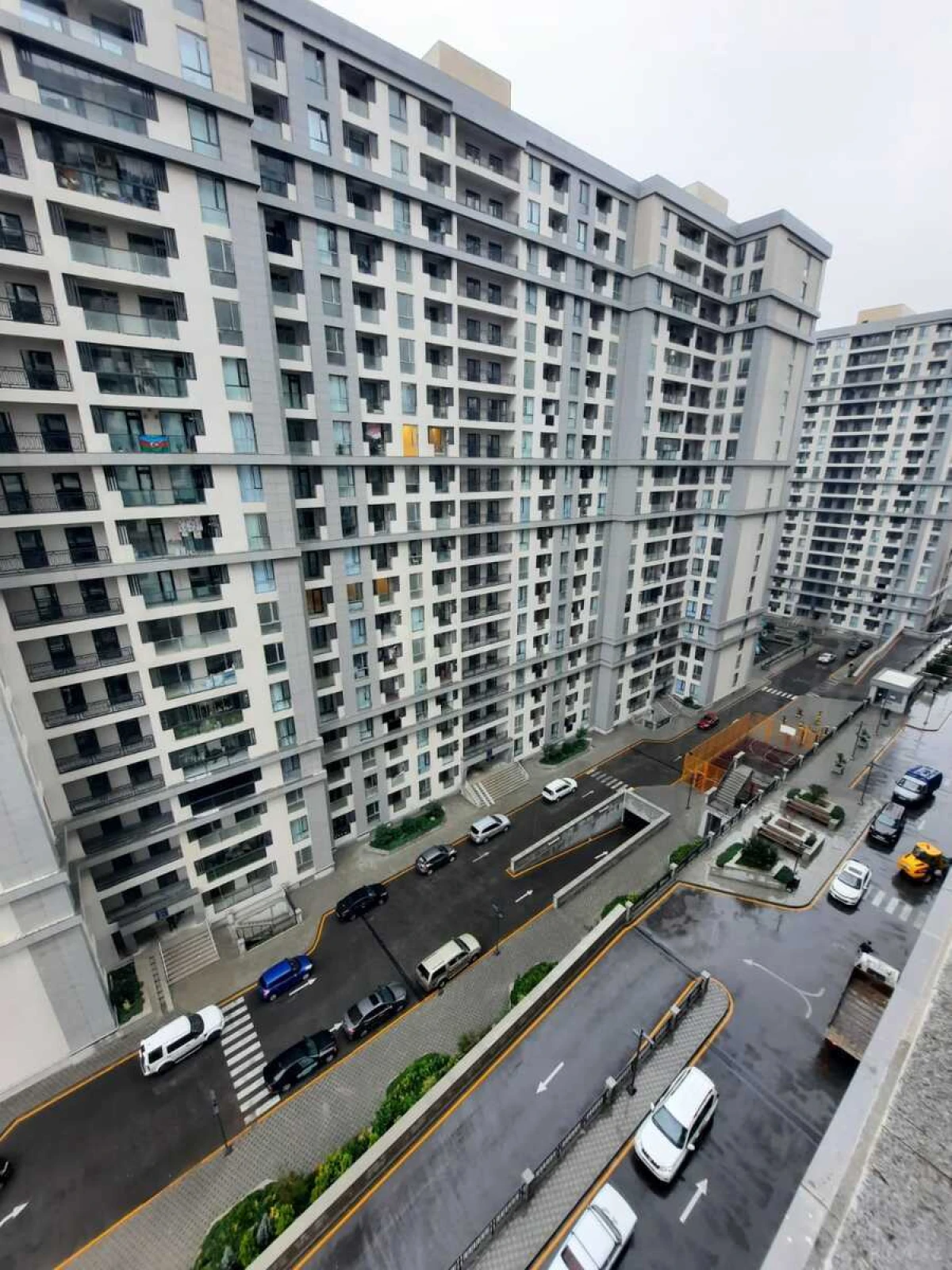 Satılır 2 otaqlı mənzil 83 m²