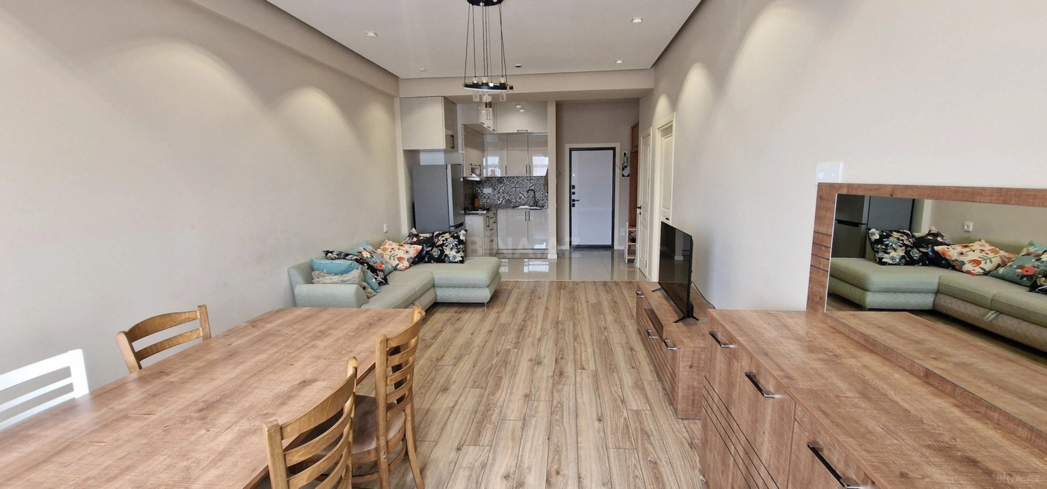 Kirayə verilir 2 otaqlı mənzil 65 m²