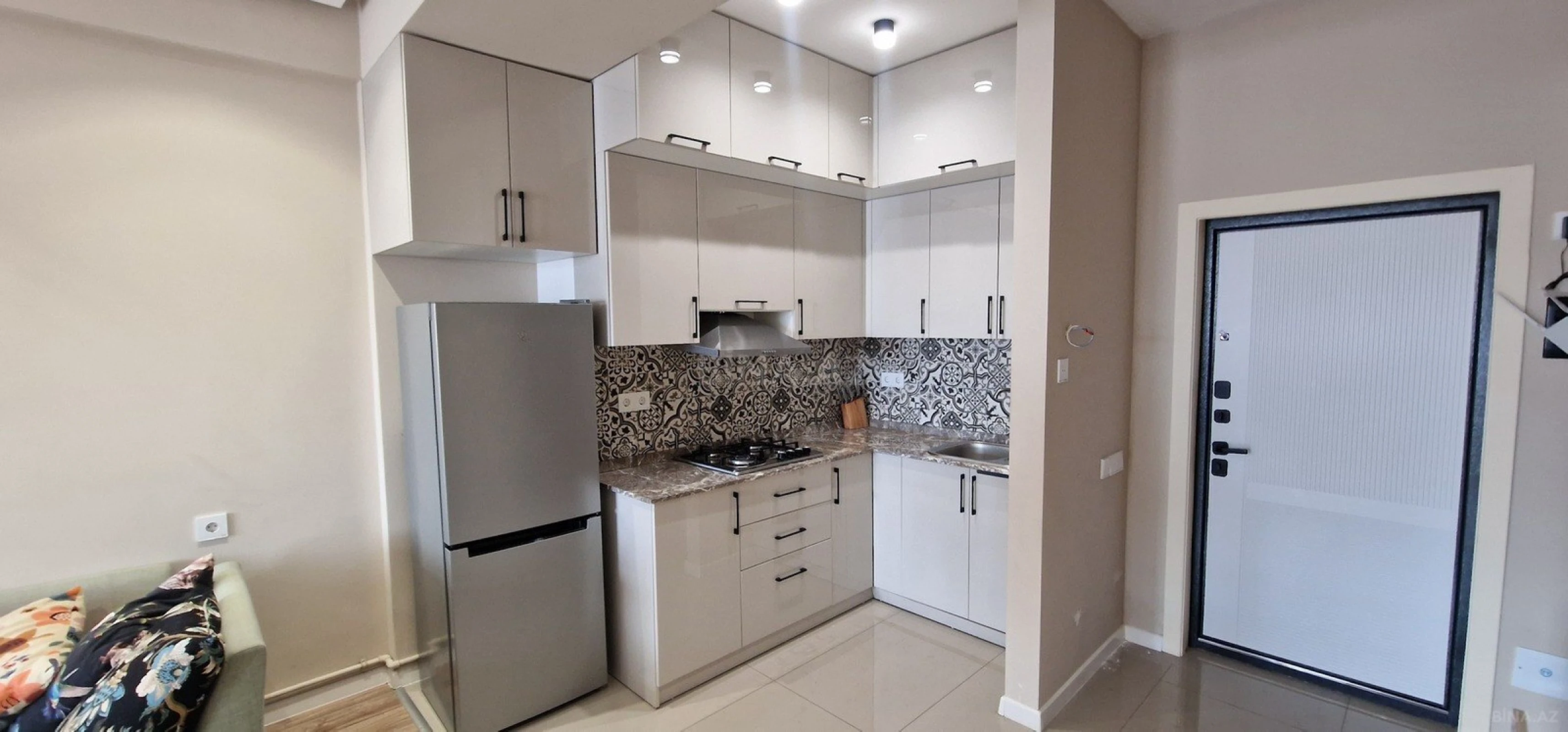 Kirayə verilir 2 otaqlı mənzil 65 m²