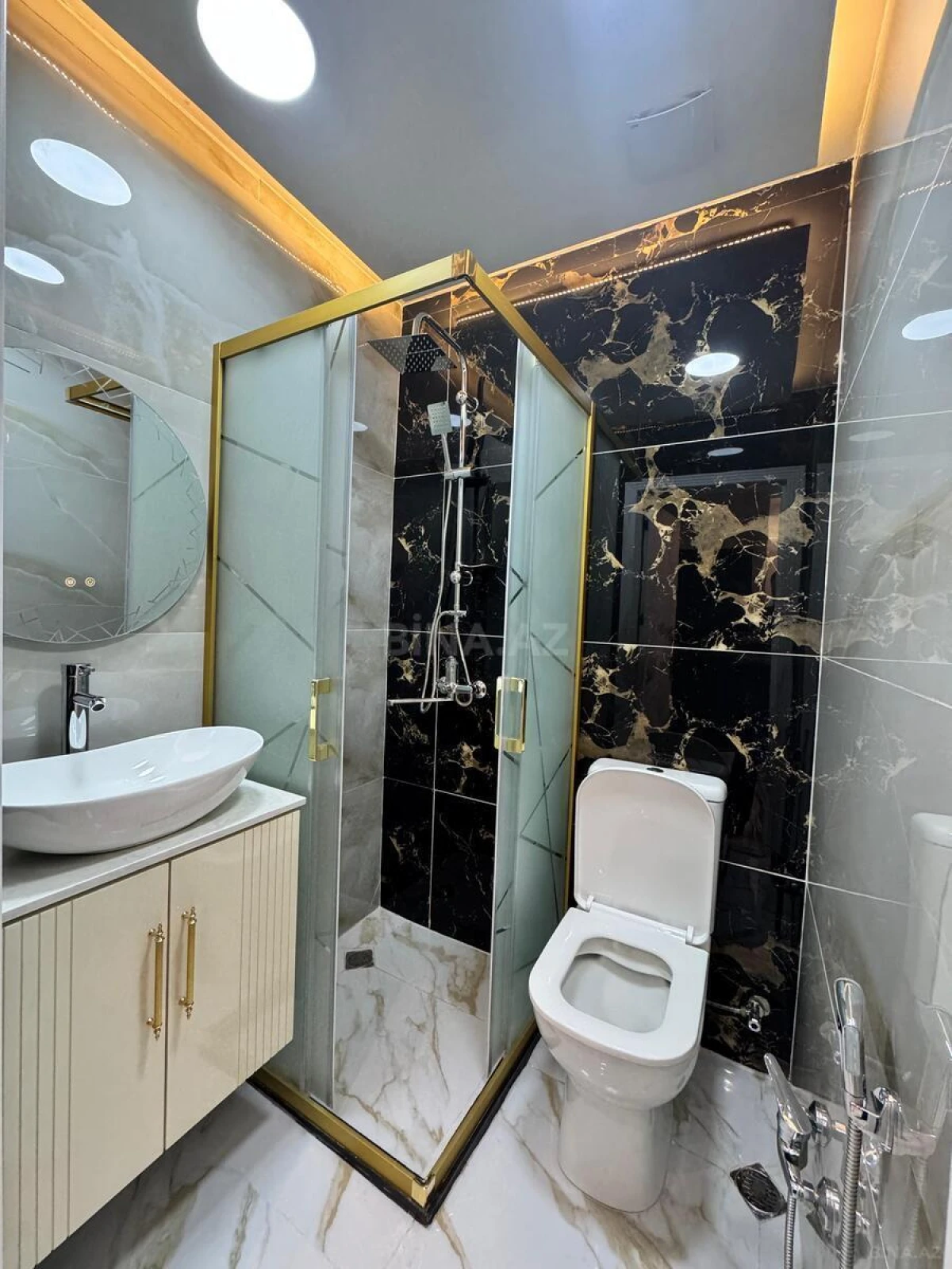 Satılır 2 otaqlı mənzil 79 m²