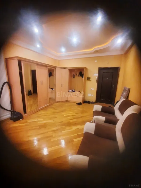 Satılır 3 otaqlı mənzil 160 m²