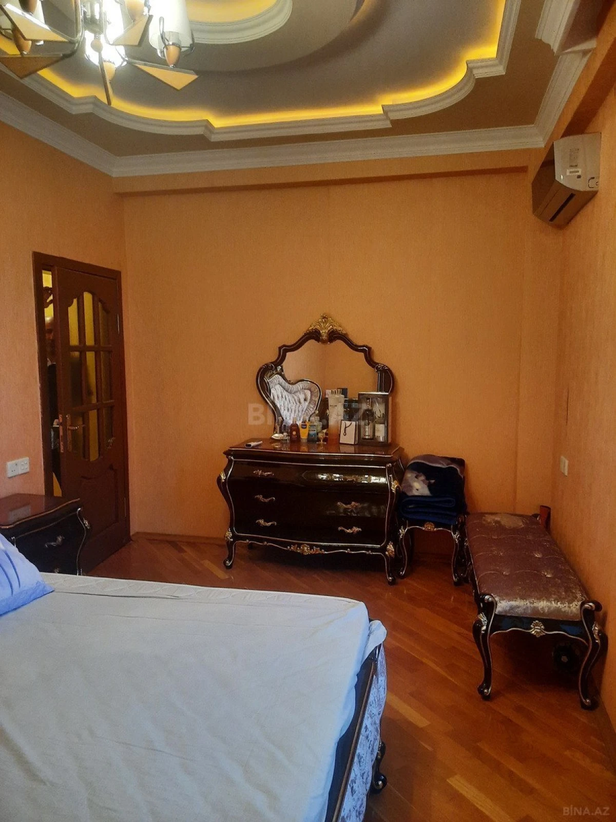 Satılır 3 otaqlı mənzil 160 m²